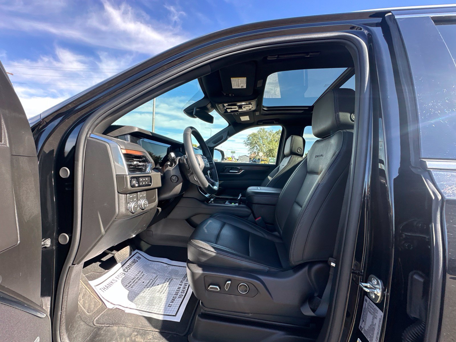 Used 2026 GMC Yukon Denali w/ Sun & Power Step Package AWD/4WD image 14