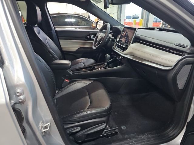 Used 2025 Jeep Compass Limited AWD/4WD image 10