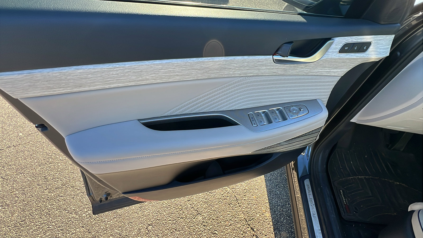 Used 2024 Hyundai Palisade Calligraphy image 14