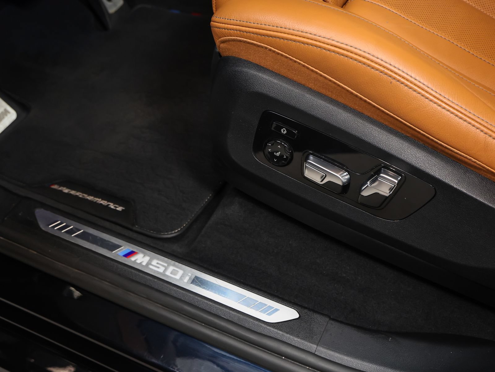 Used 2022 BMW X7 M50i AWD/4WD image 38