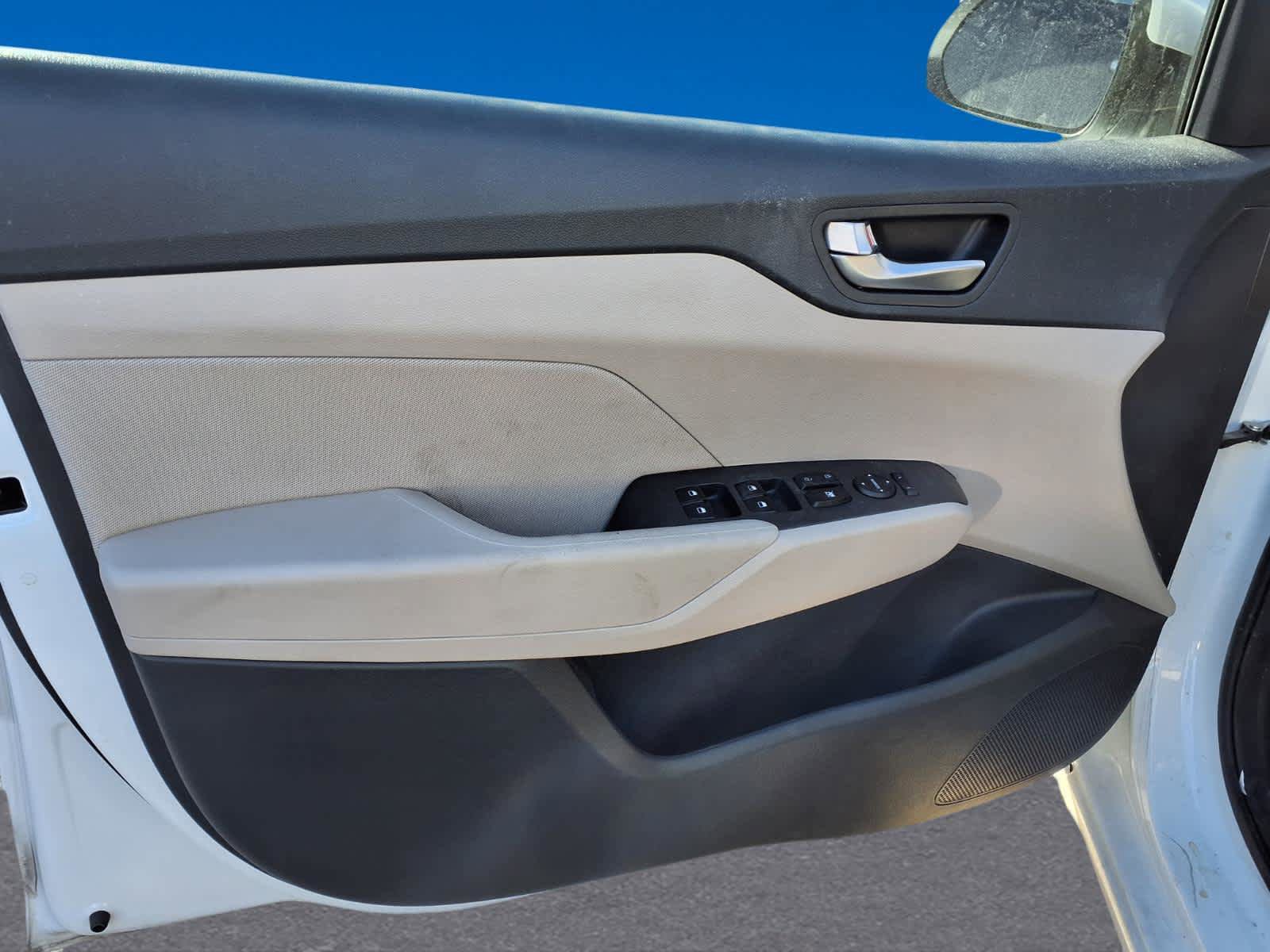 Used 2022 Hyundai Accent SE FWD image 6