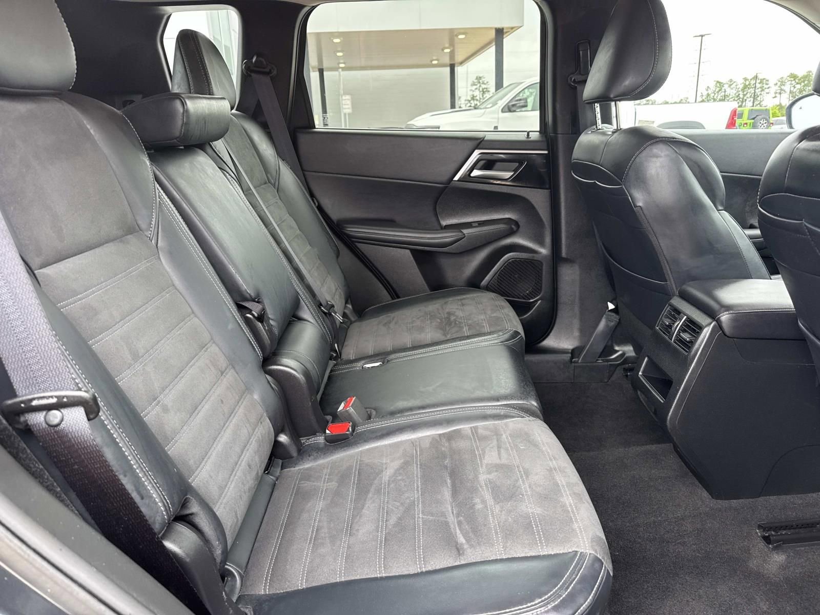 Used 2024 Mitsubishi Outlander SE AWD/4WD image 9