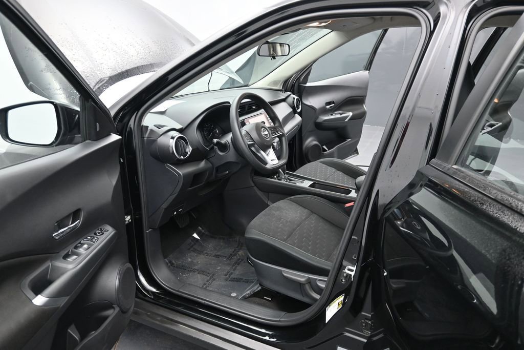 Used 2024 Nissan Kicks SV FWD image 13