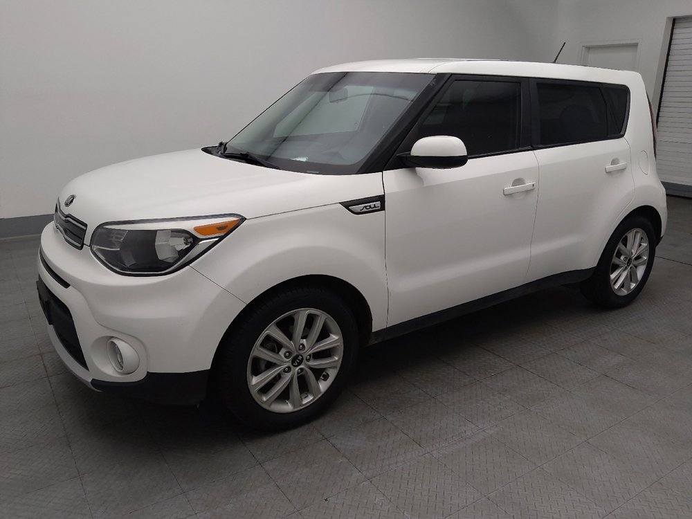 Used 2017 Kia Soul + image 2