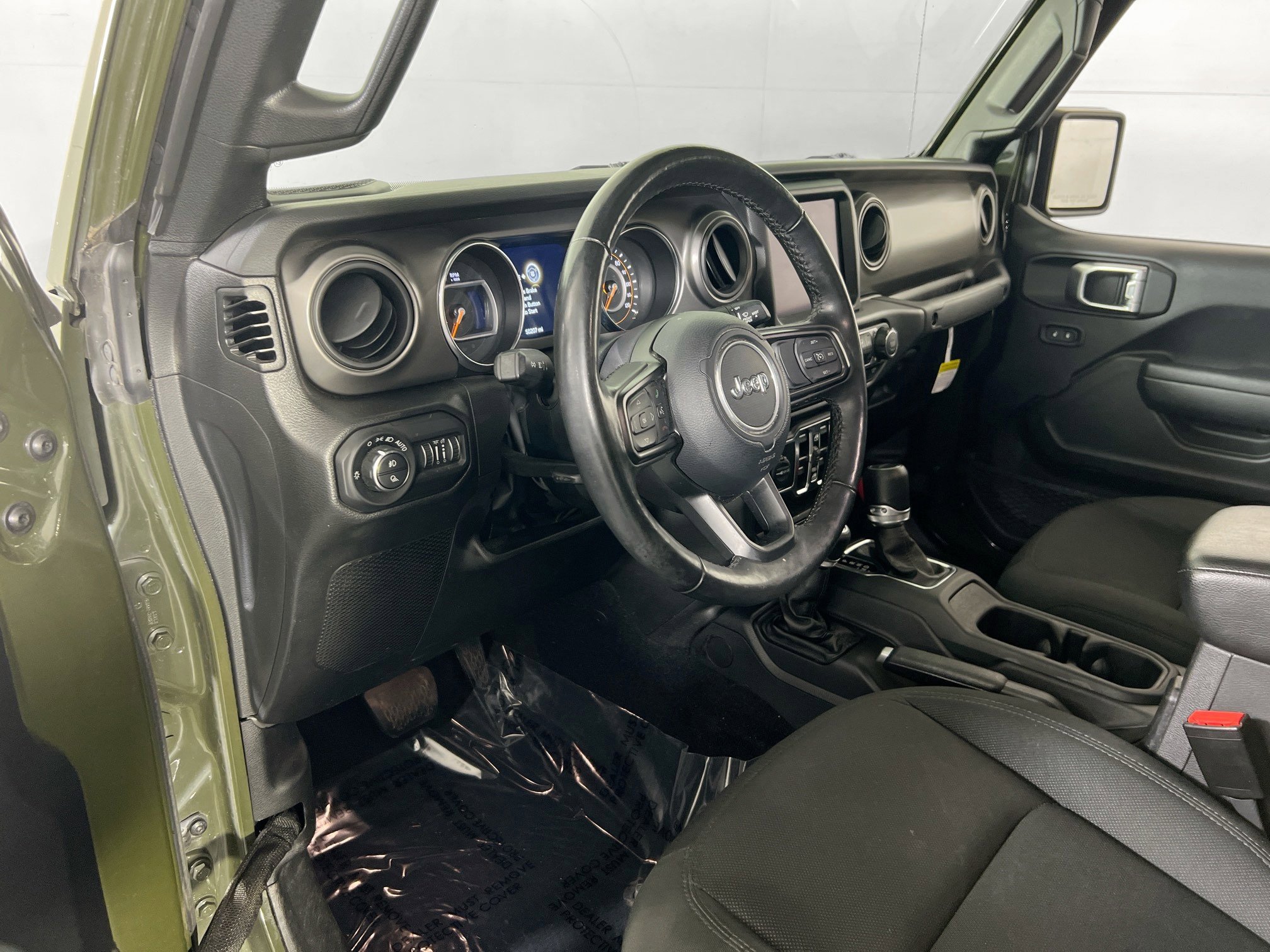 Used 2022 Jeep Gladiator Willys image 9