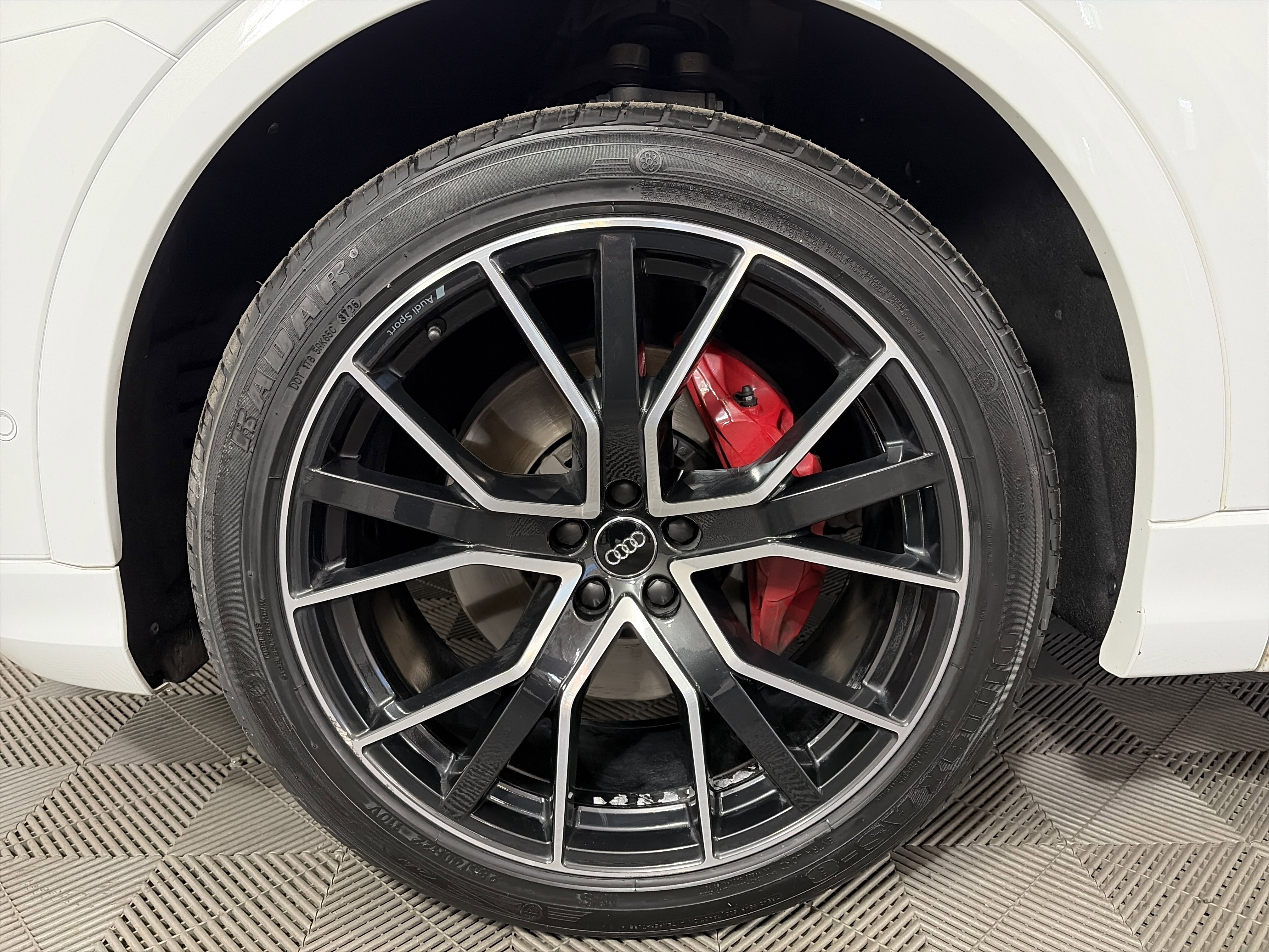 Used 2020 Audi Q8 Premium Plus image 17