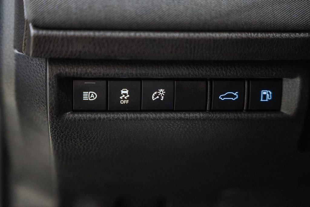 Used 2025 Toyota Camry LE image 39