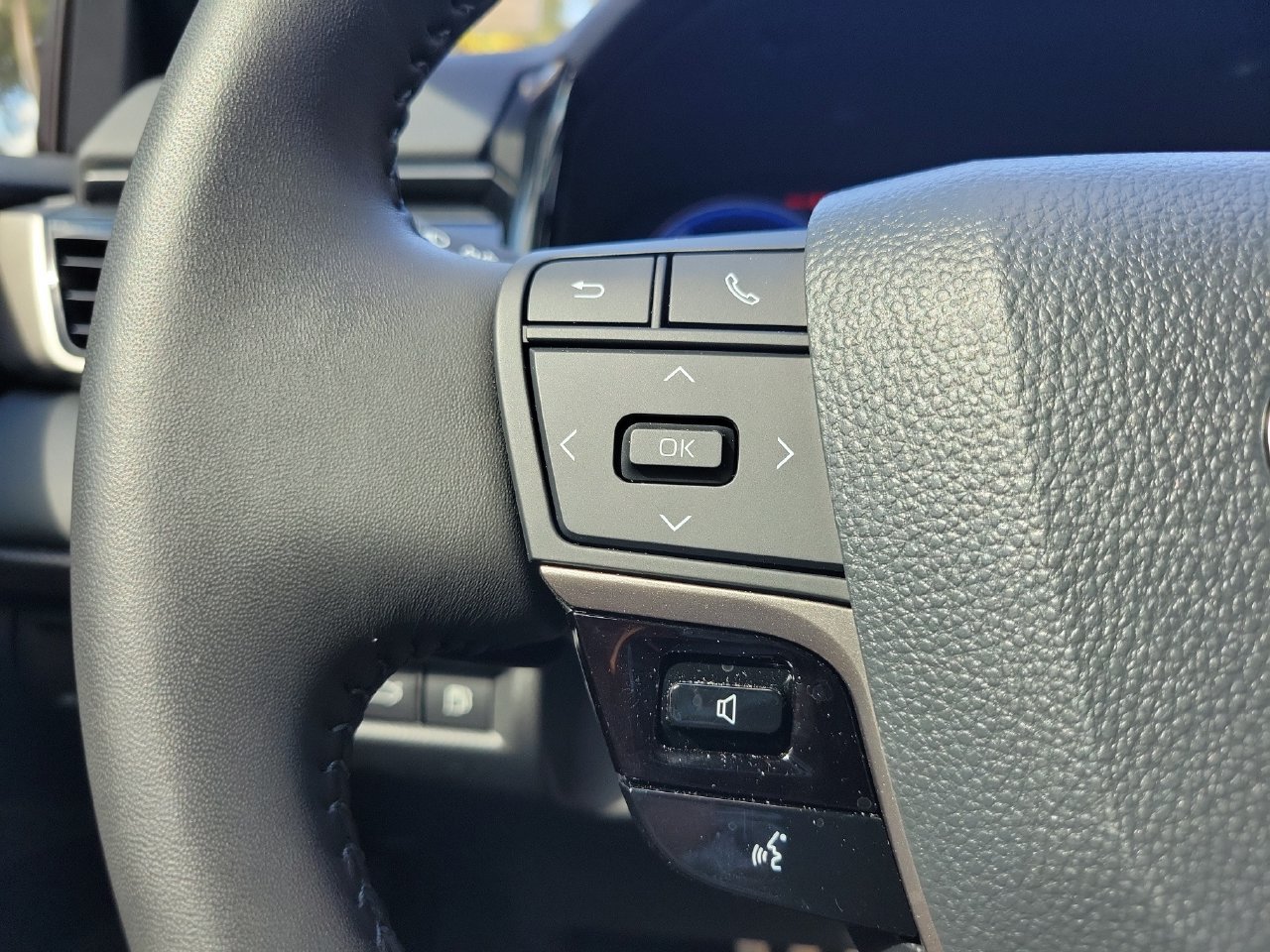 Used 2025 Toyota Camry XSE FWD image 19
