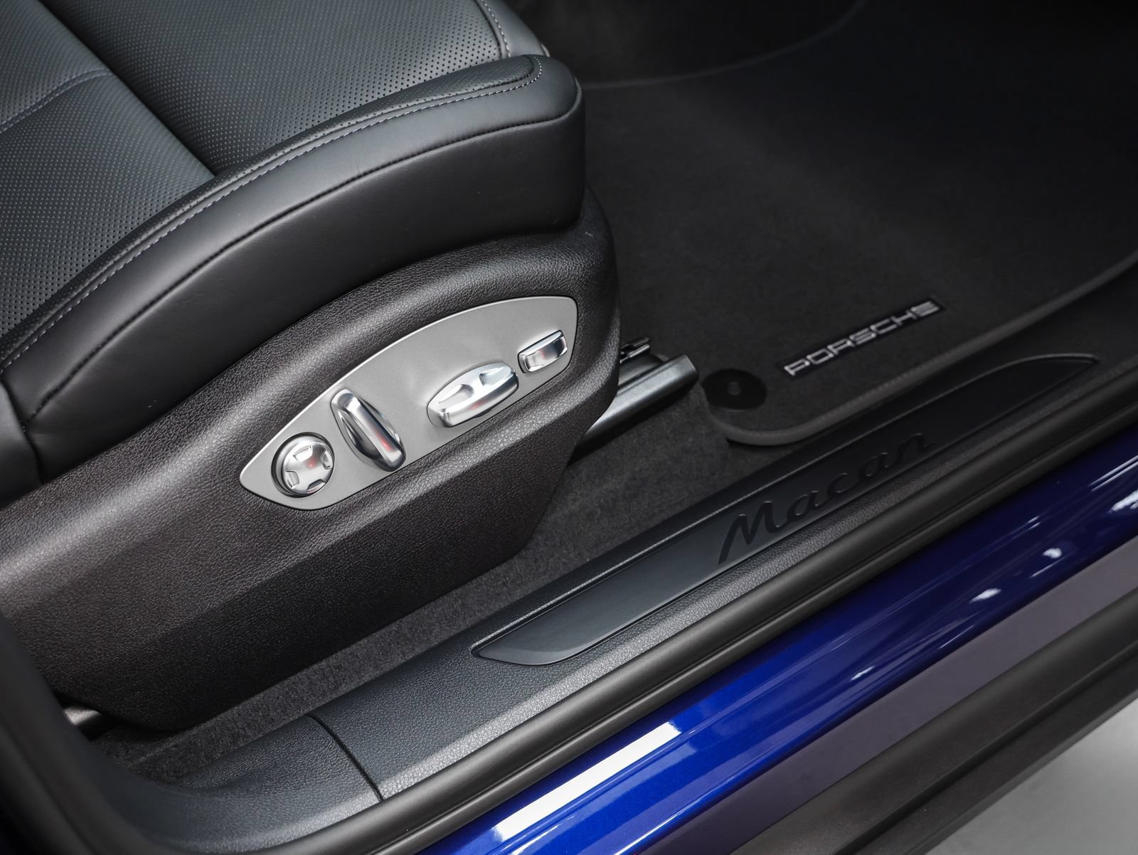 New 2026 Porsche Macan AWD/4WD image 19