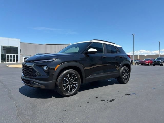 Used 2025 Chevrolet TrailBlazer ACTIV w/ Convenience Package AWD/4WD image 3