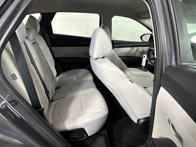 Certified 2025 Hyundai Tucson SE image 55