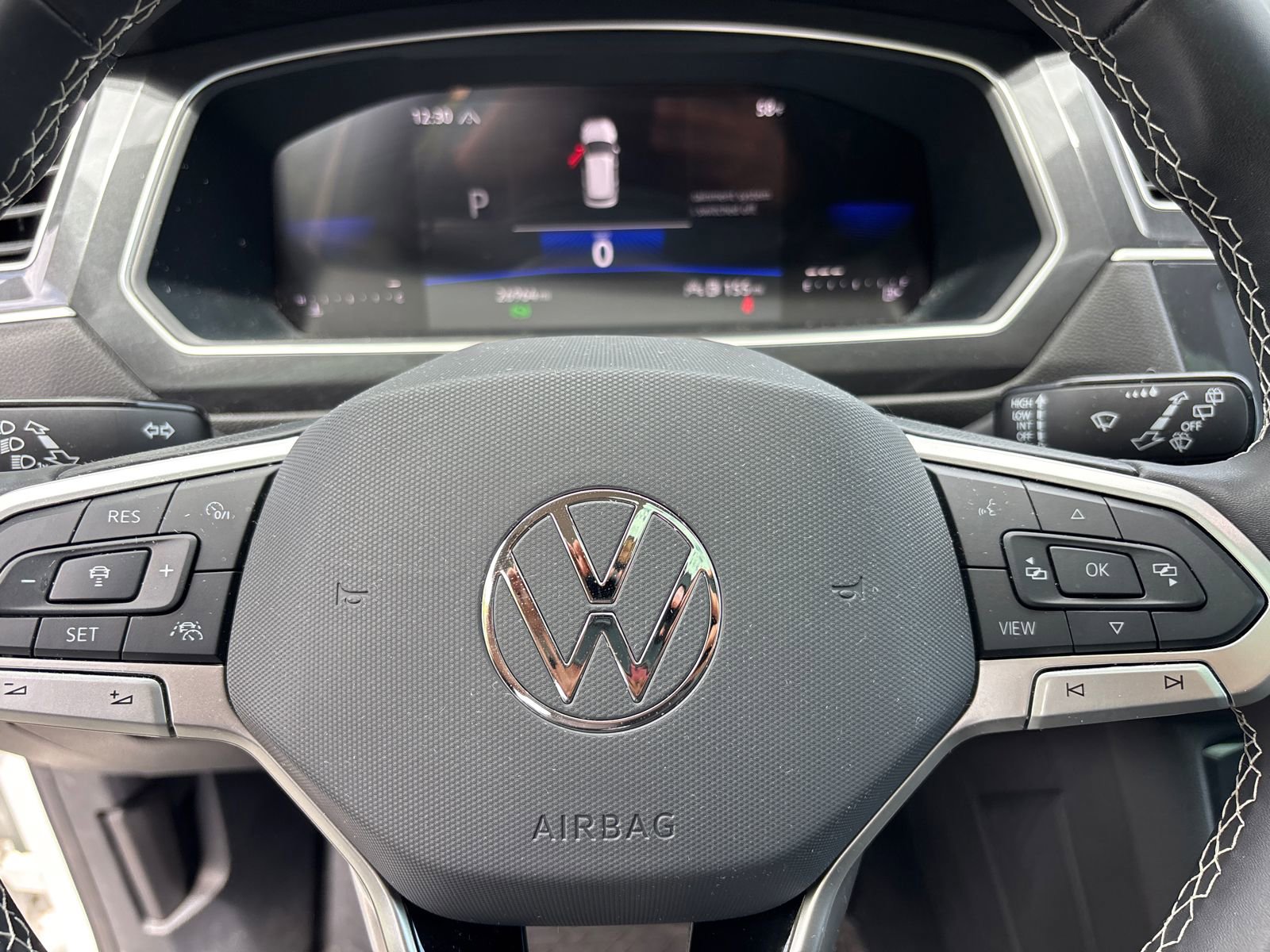 Used 2024 Volkswagen Tiguan SE w/ Panoramic Sunroof Package AWD/4WD image 15