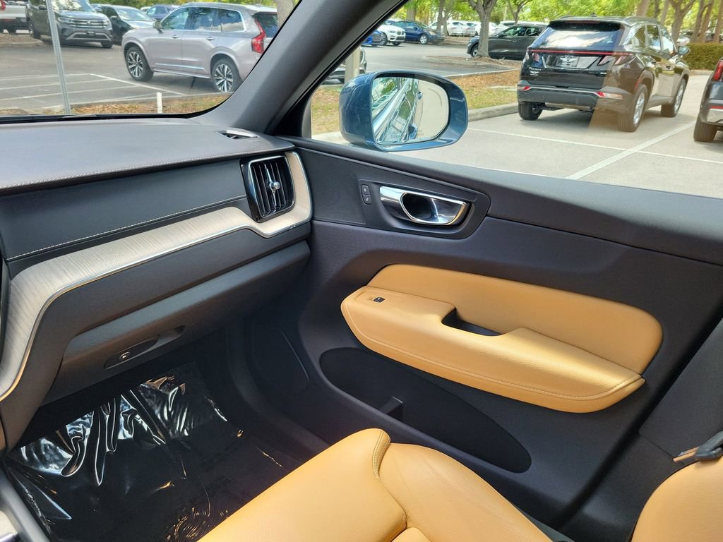 Used 2018 Volvo XC60 T5 Inscription w/ Convenience Package image 19