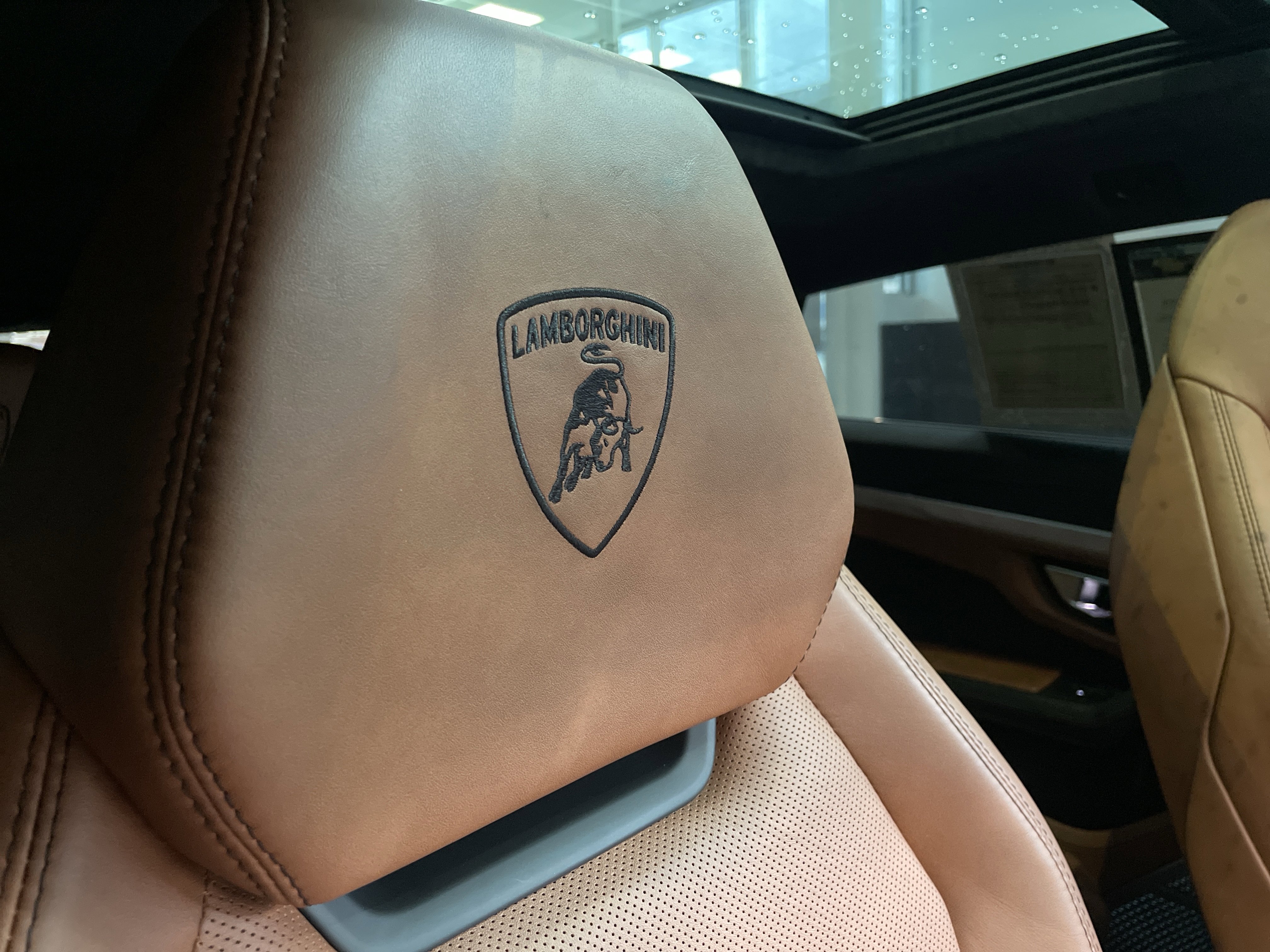 Used 2021 Lamborghini Urus AWD/4WD image 40