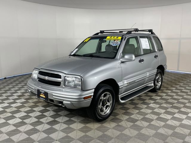 Used 2001 Chevrolet Tracker LT image 1