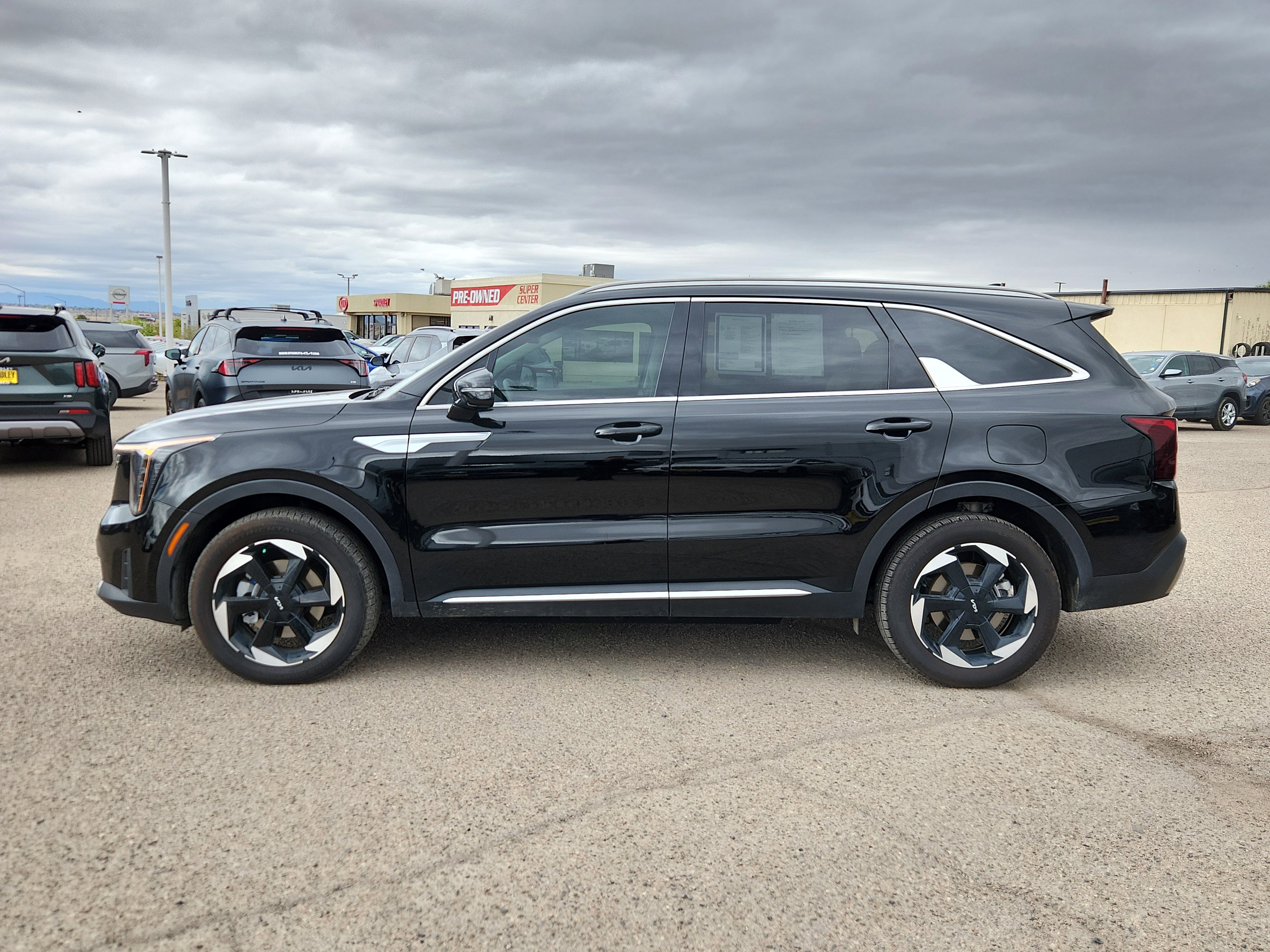 Used 2025 Kia Sorento EX AWD/4WD image 2