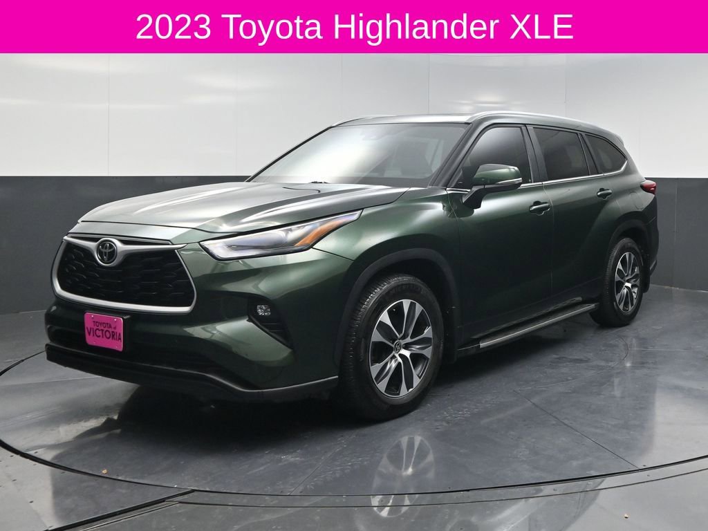 Used 2023 Toyota Highlander XLE image 2
