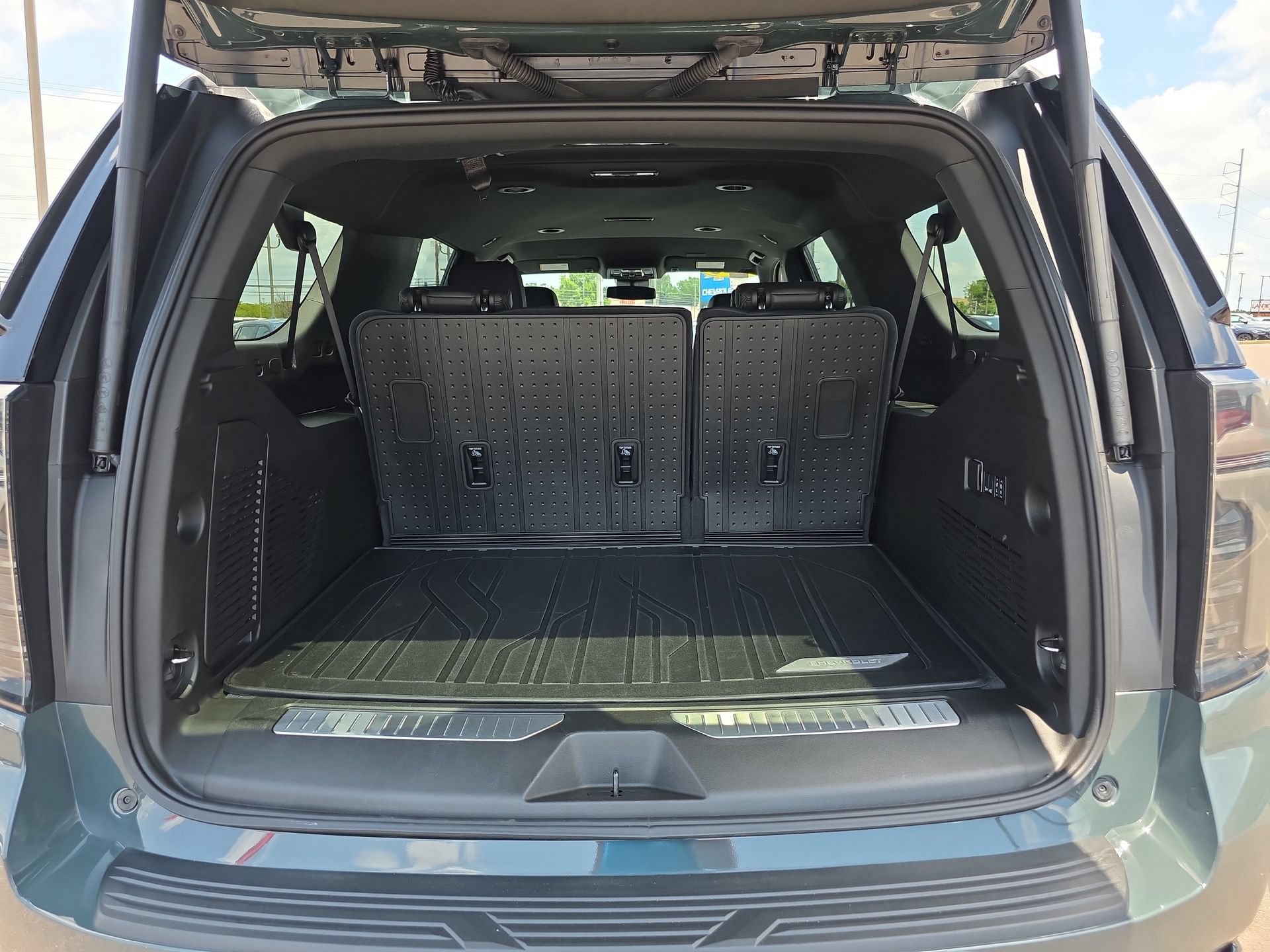 Used 2026 Chevrolet Suburban RST w/ Comfort Package RWD image 14