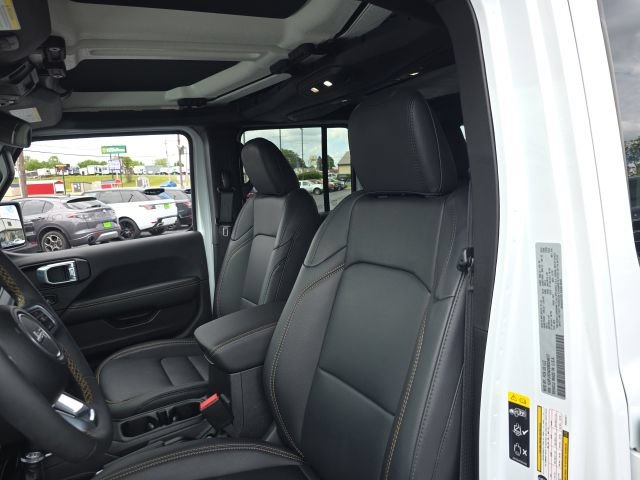 Used 2025 Jeep Wrangler Unlimited Sahara w/ Safety Group AWD/4WD image 15