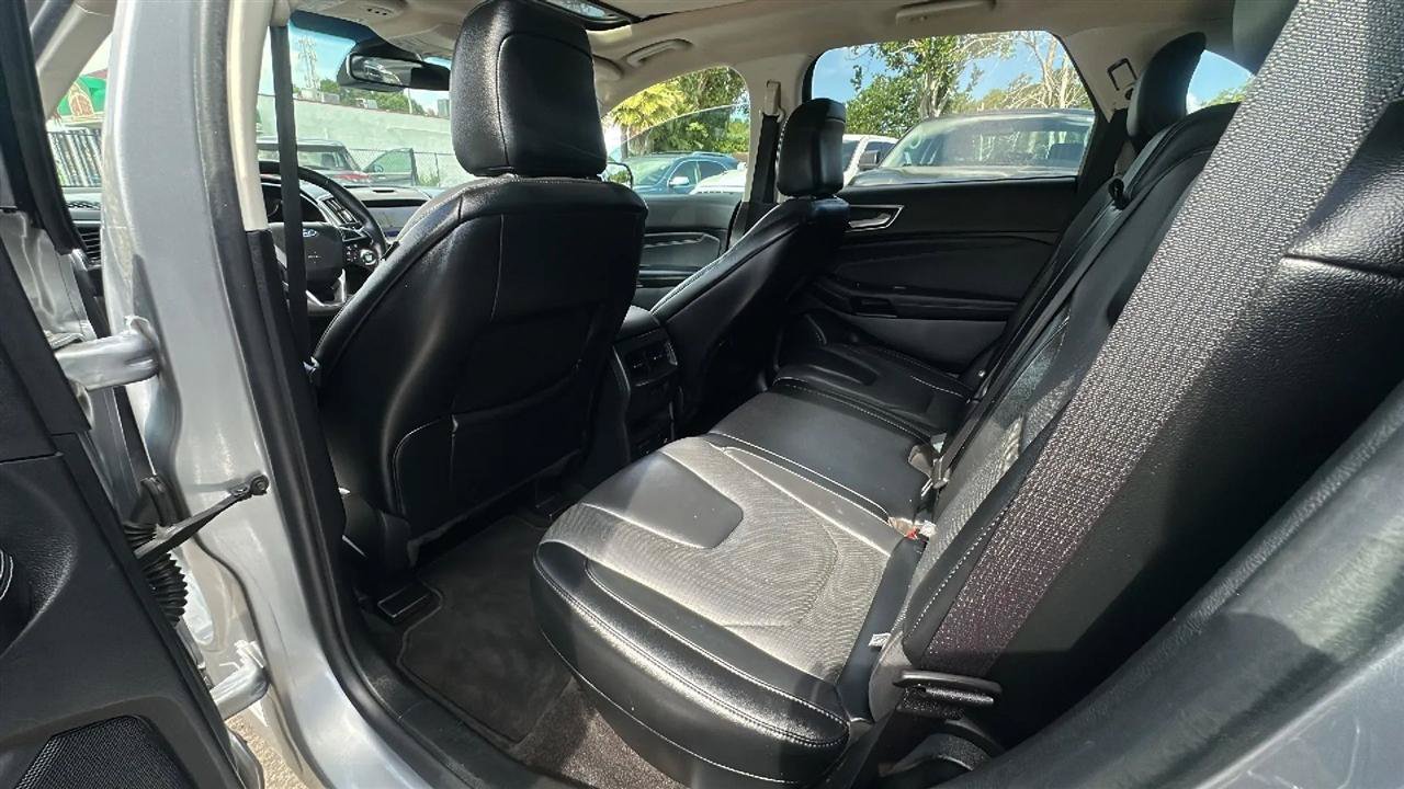 Used 2020 Ford Edge Titanium w/ Equipment Group 301A FWD image 25