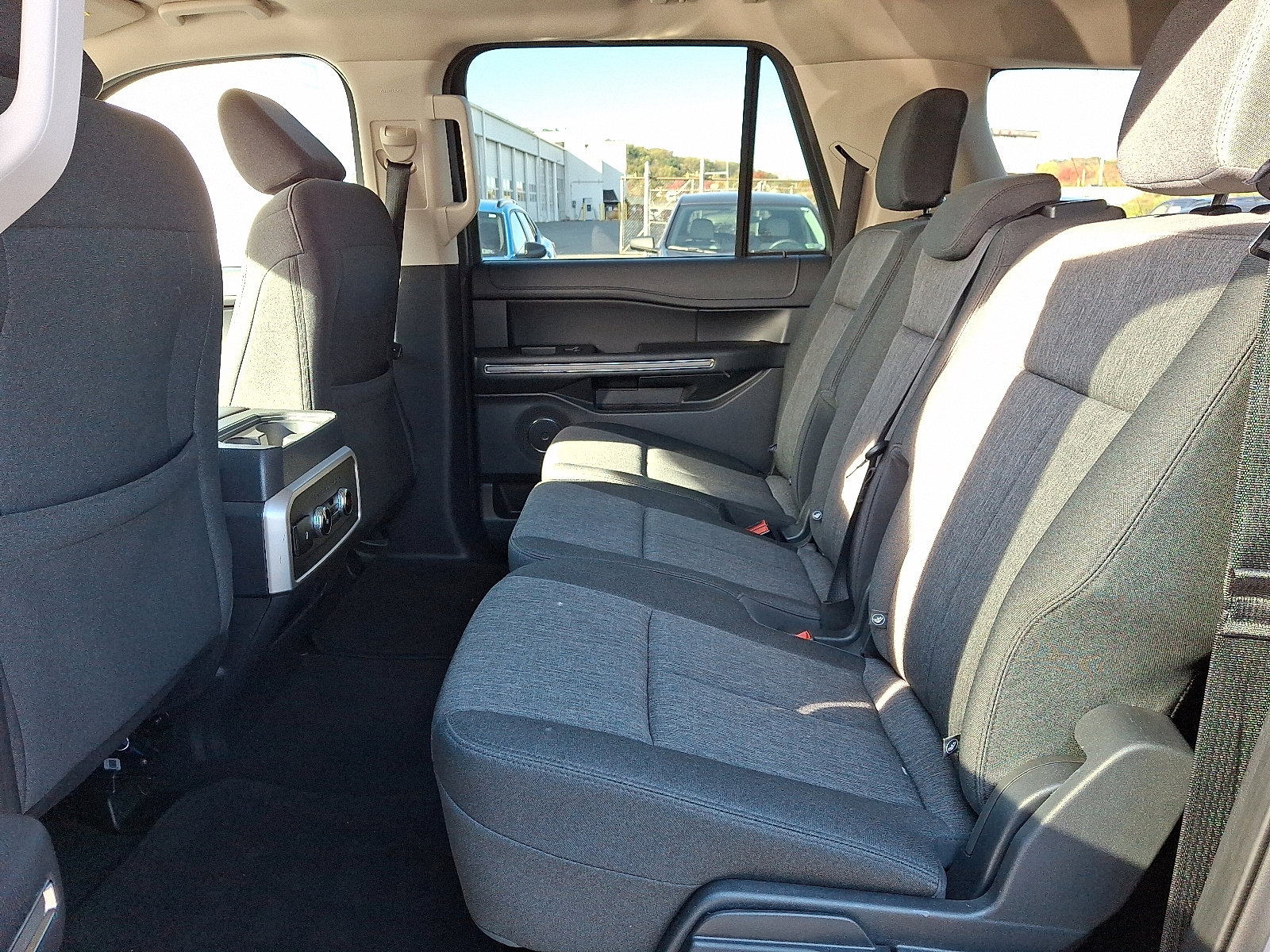 Used 2024 Ford Expedition Max XLT image 10