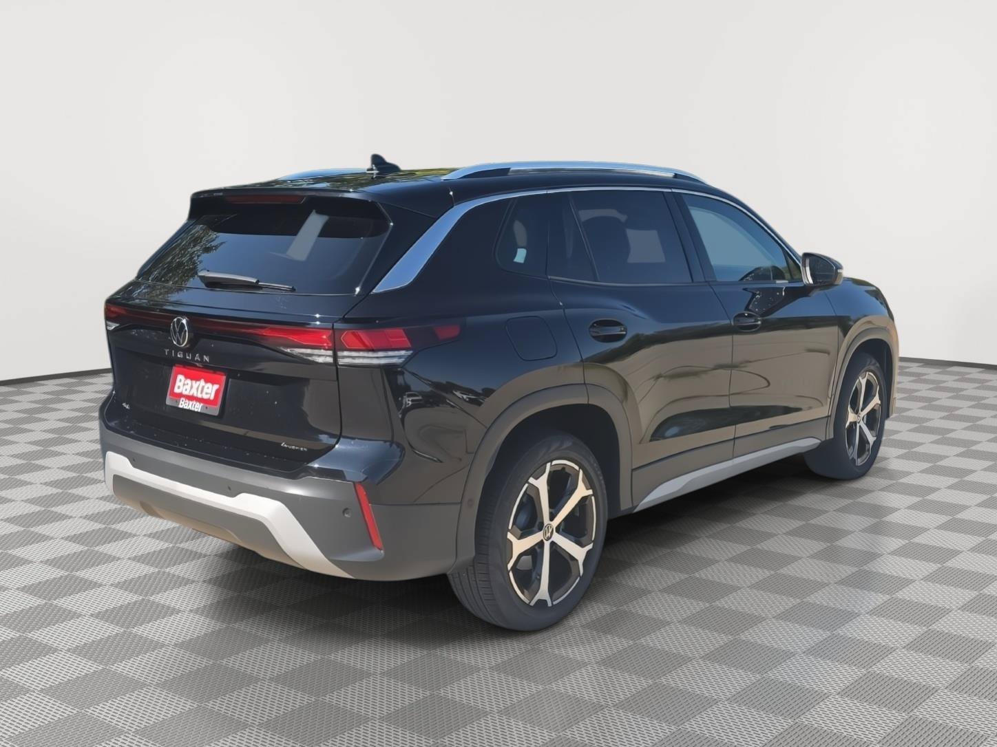 Certified 2025 Volkswagen Tiguan SE w/ Panoramic Sunroof Package AWD/4WD image 10