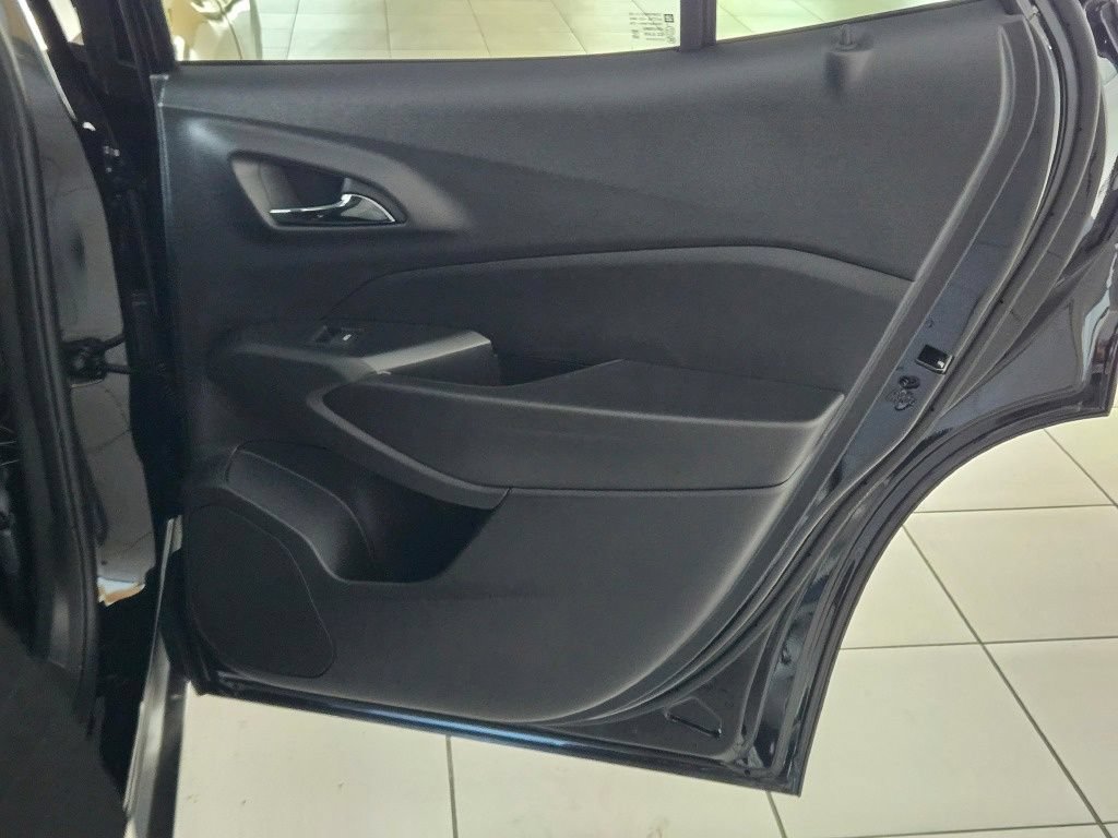 New 2026 Chevrolet Trax LS w/ LS Convenience Package FWD image 7