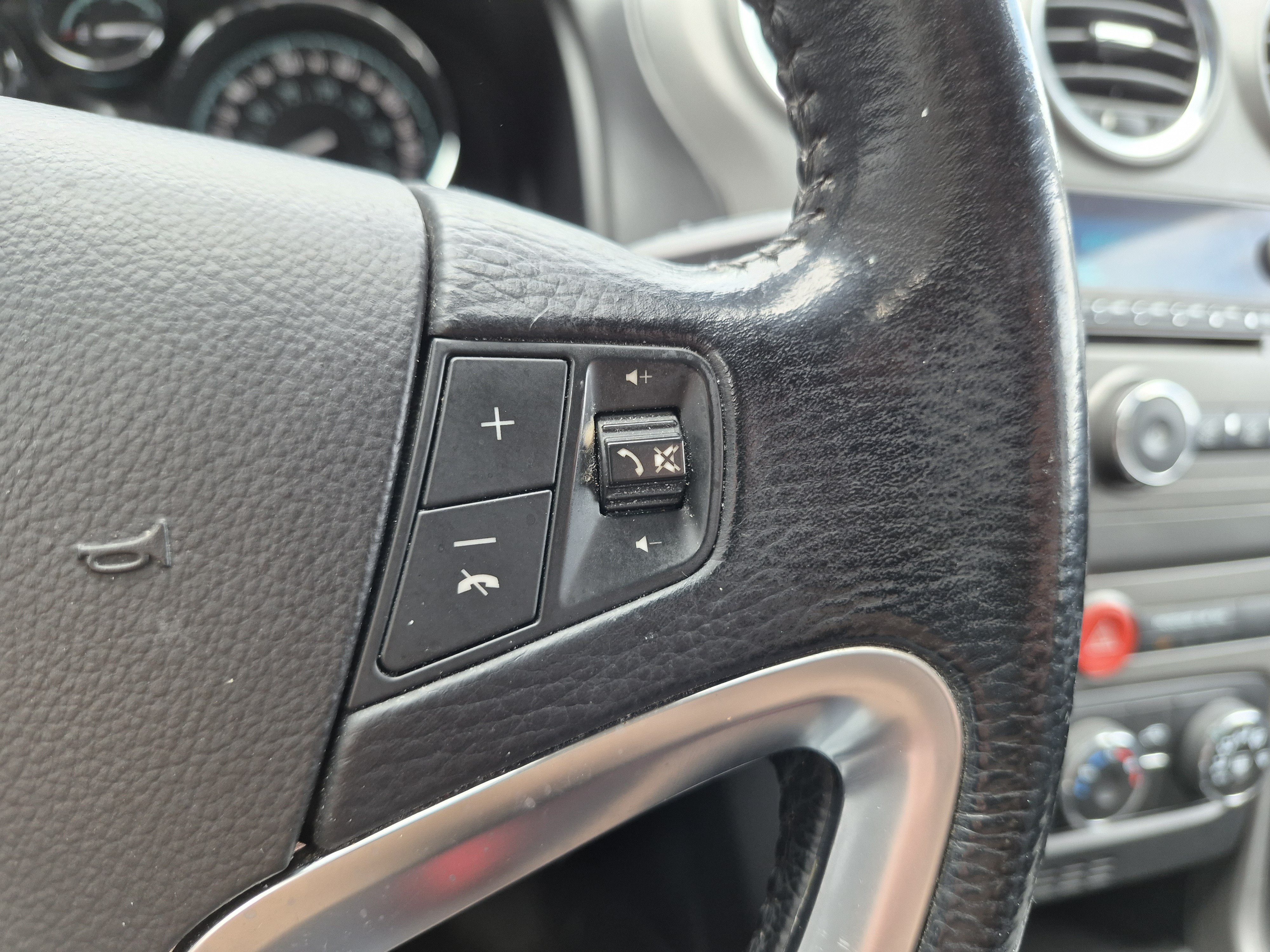 Used 2014 Chevrolet Captiva Sport LT FWD image 19