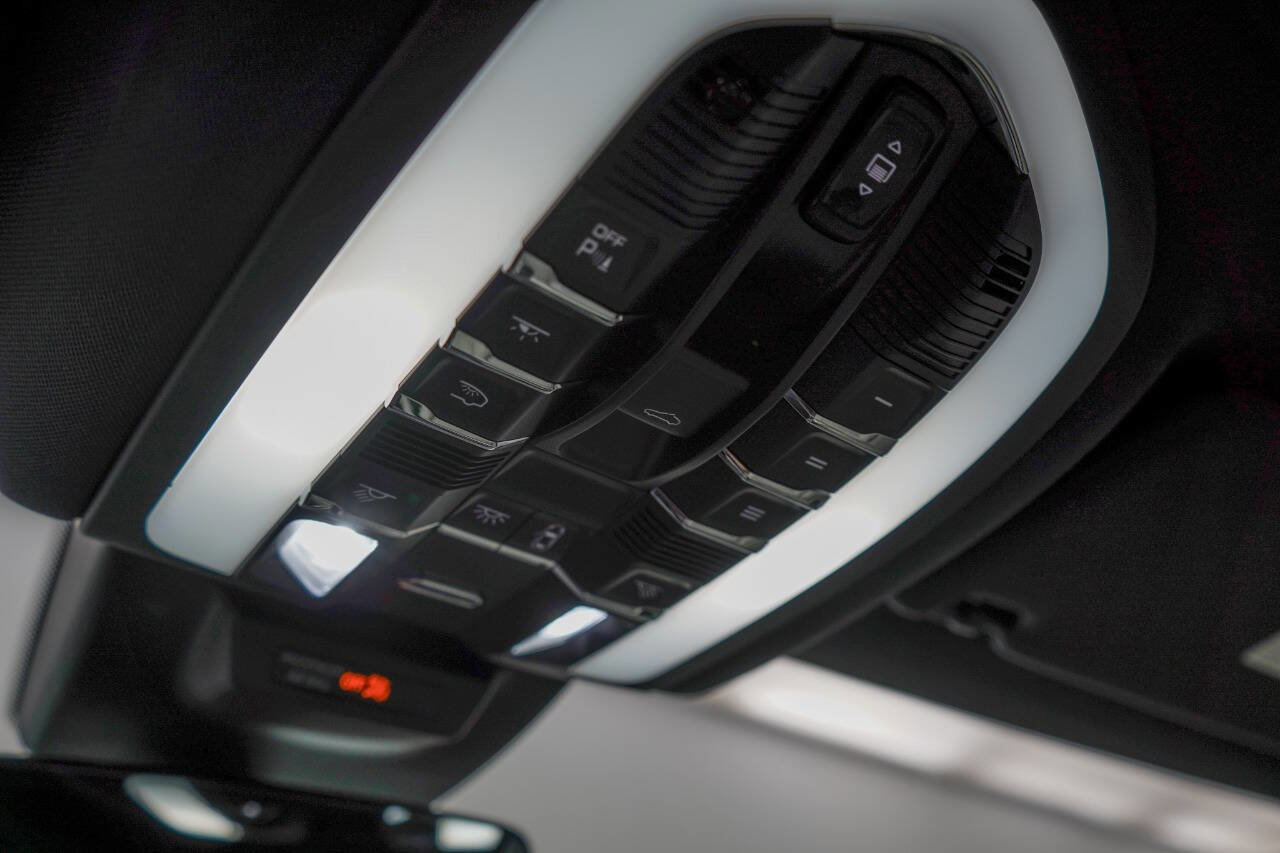 Used 2024 Porsche Macan image 55