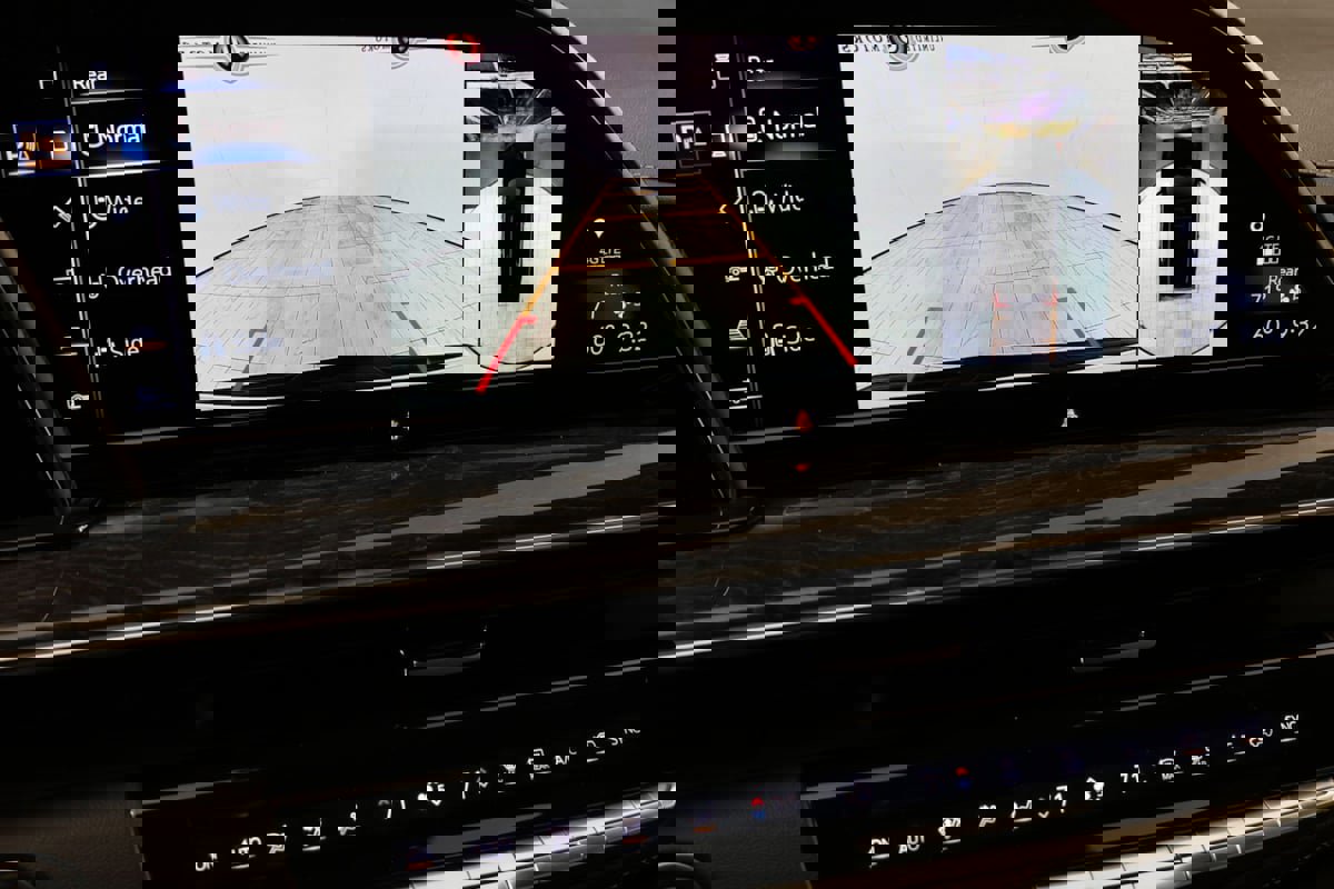 Used 2022 Cadillac Escalade ESV Premium Luxury w/ Performance Package image 7