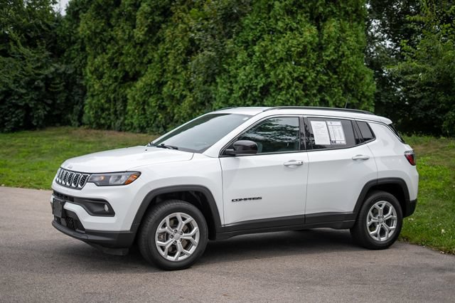 Used 2024 Jeep Compass Latitude AWD/4WD image 8