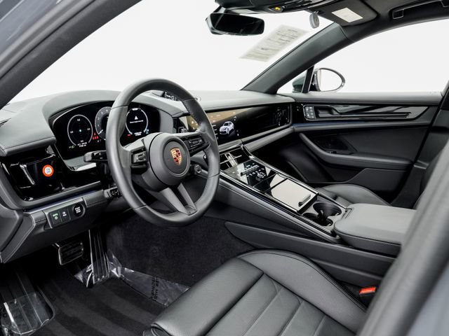 Certified 2025 Porsche Panamera 4 image 4