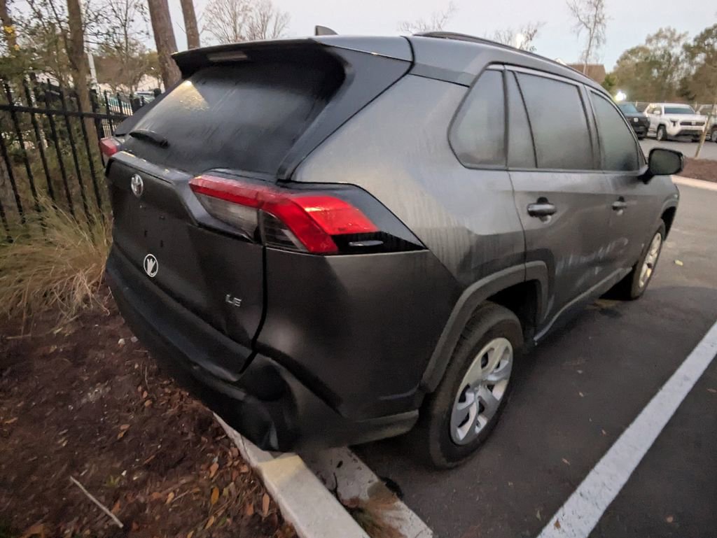 Used 2019 Toyota RAV4 LE image 7