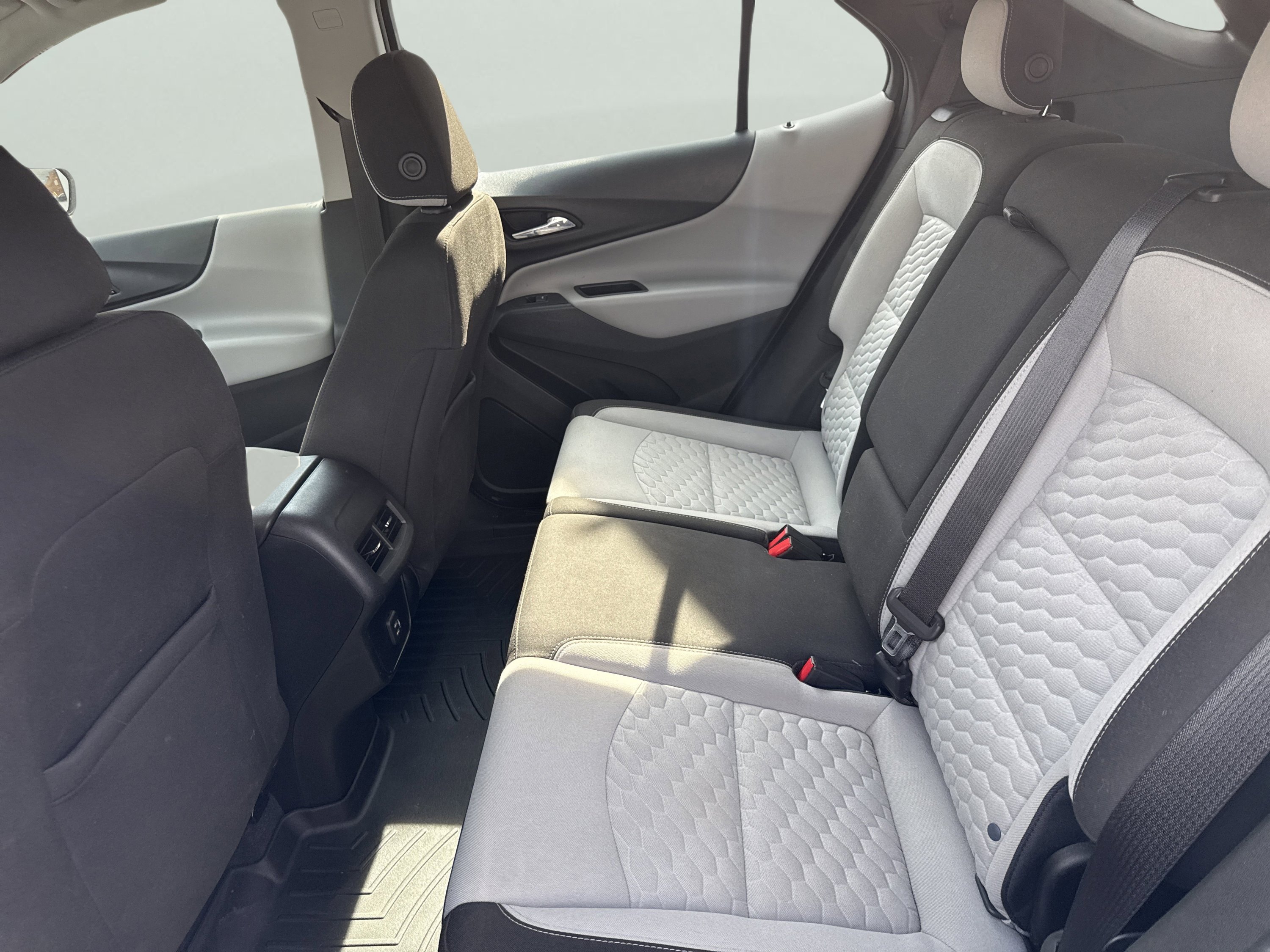 Used 2020 Chevrolet Equinox LS image 9