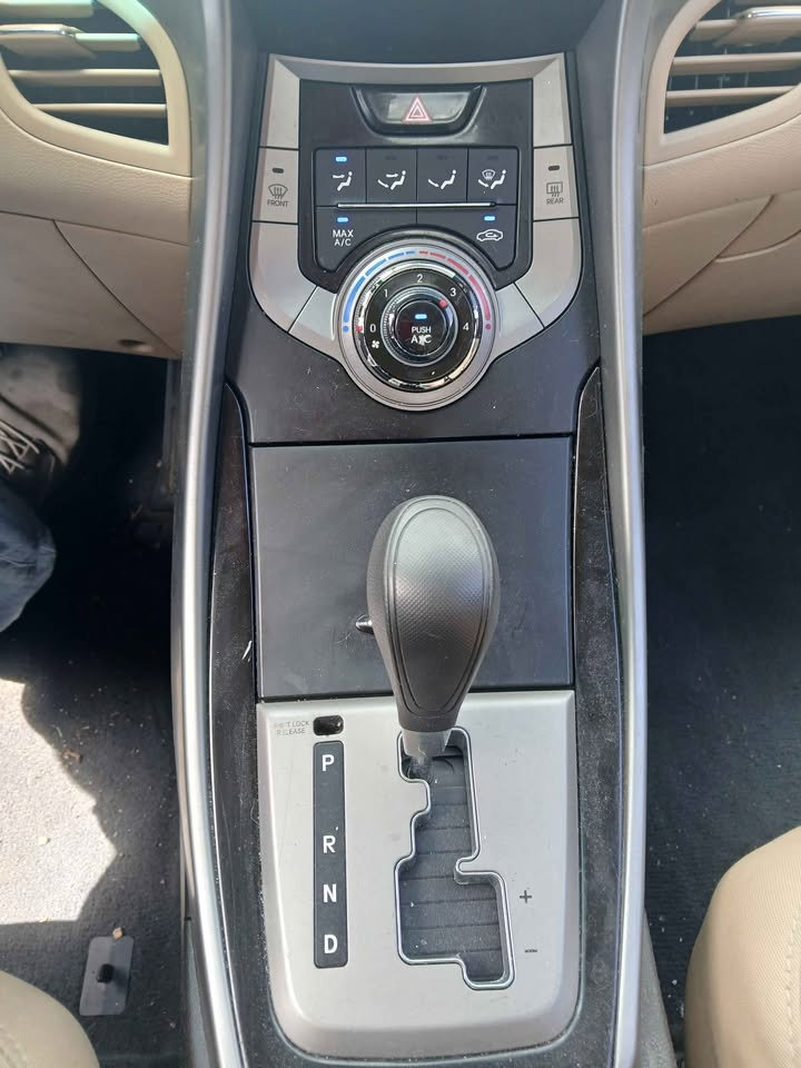 Used 2013 Hyundai Elantra GLS image 16