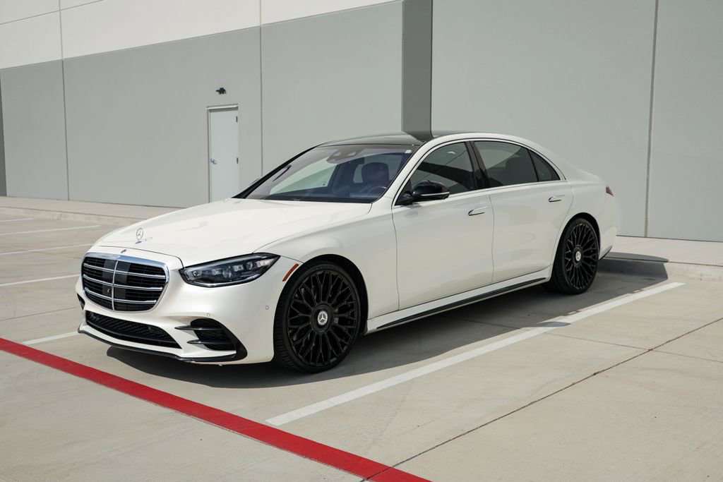 Used 2022 Mercedes-Benz S 580 4MATIC Sedan w/ AMG Line Package image 4