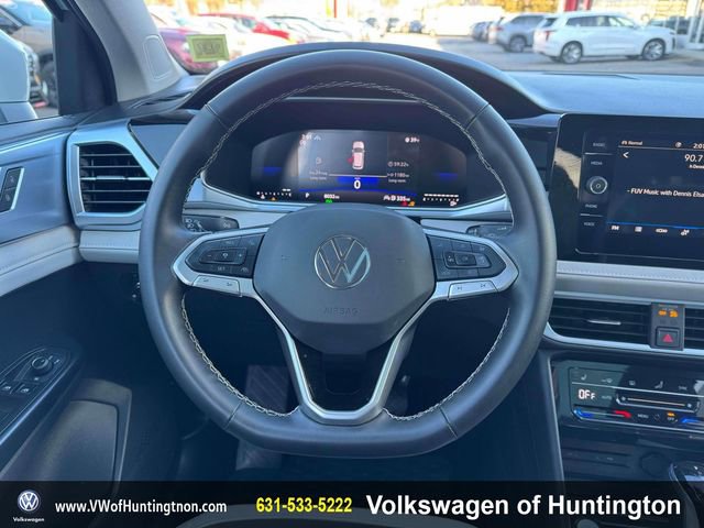 Certified 2025 Volkswagen Taos SE w/ Panoramic Sunroof Package image 21