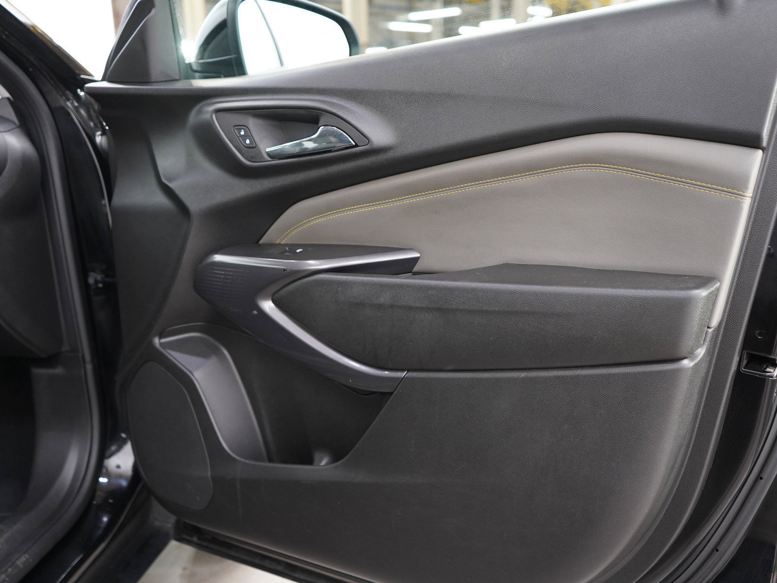 Used 2024 Chevrolet Trax ACTIV FWD image 9