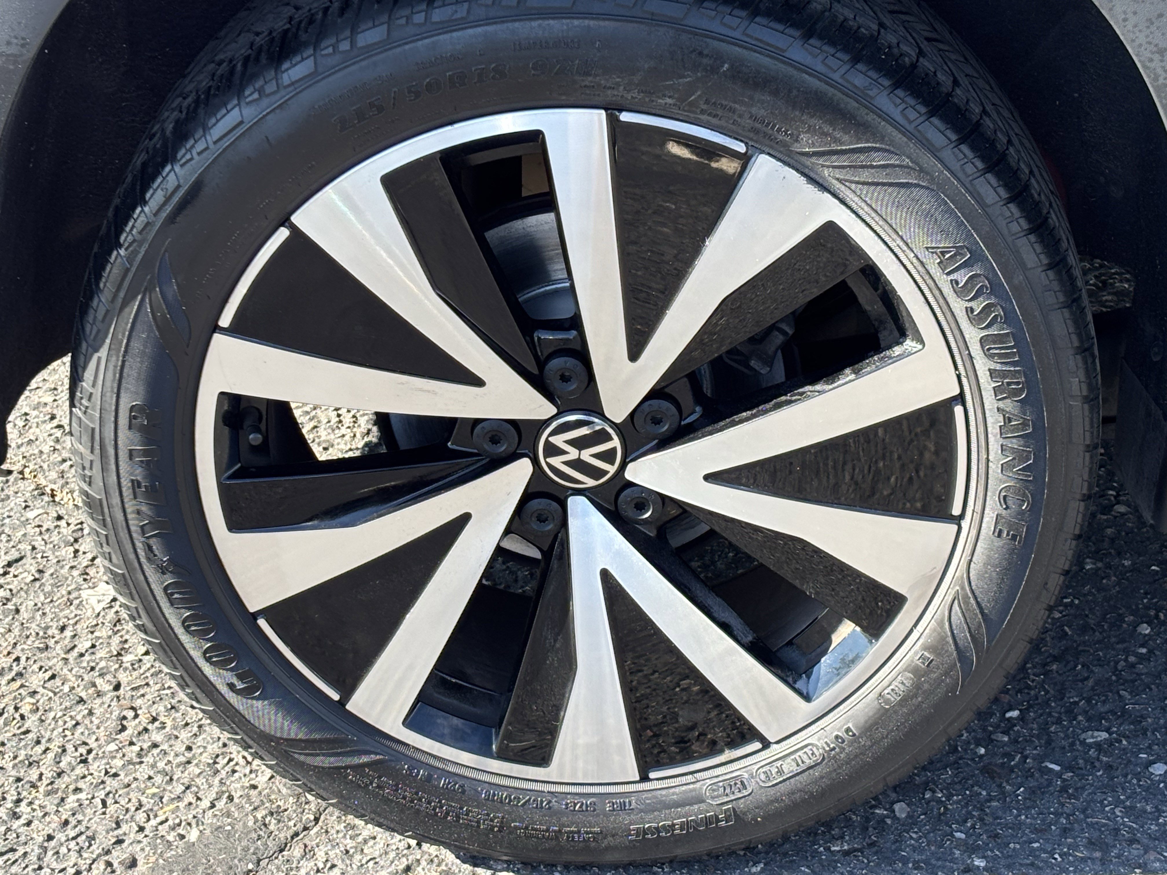 Certified 2022 Volkswagen Taos SE w/ Panoramic Sunroof Package image 7