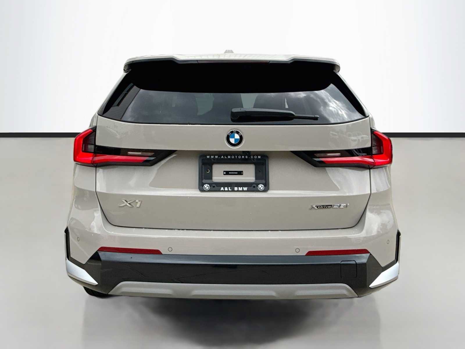 New 2027 BMW X1 xDrive28i AWD/4WD image 4