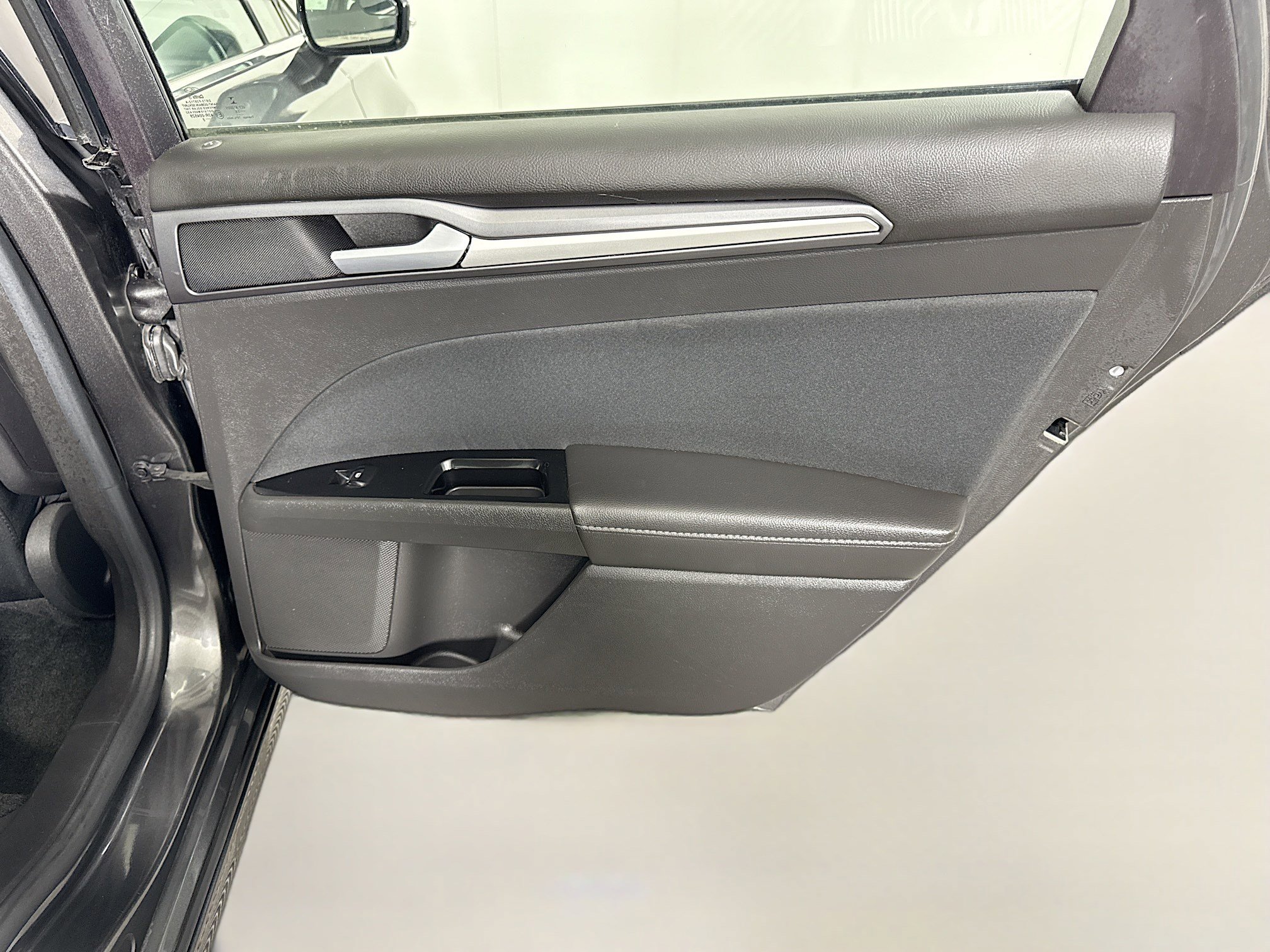 Used 2016 Ford Fusion SE image 27