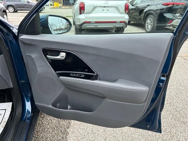 Used 2022 Kia Niro LXS w/ Digital Cluster Package image 29