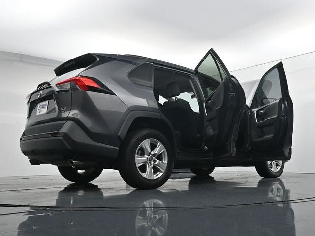 Used 2021 Toyota RAV4 XLE AWD/4WD image 40