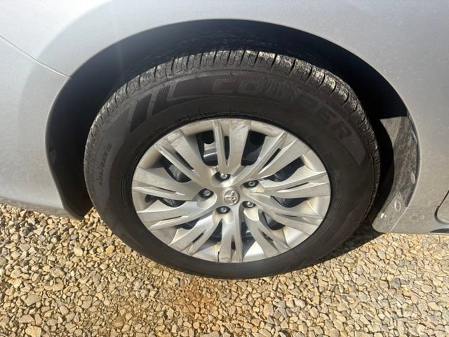 Used 2014 Toyota Camry LE FWD image 7