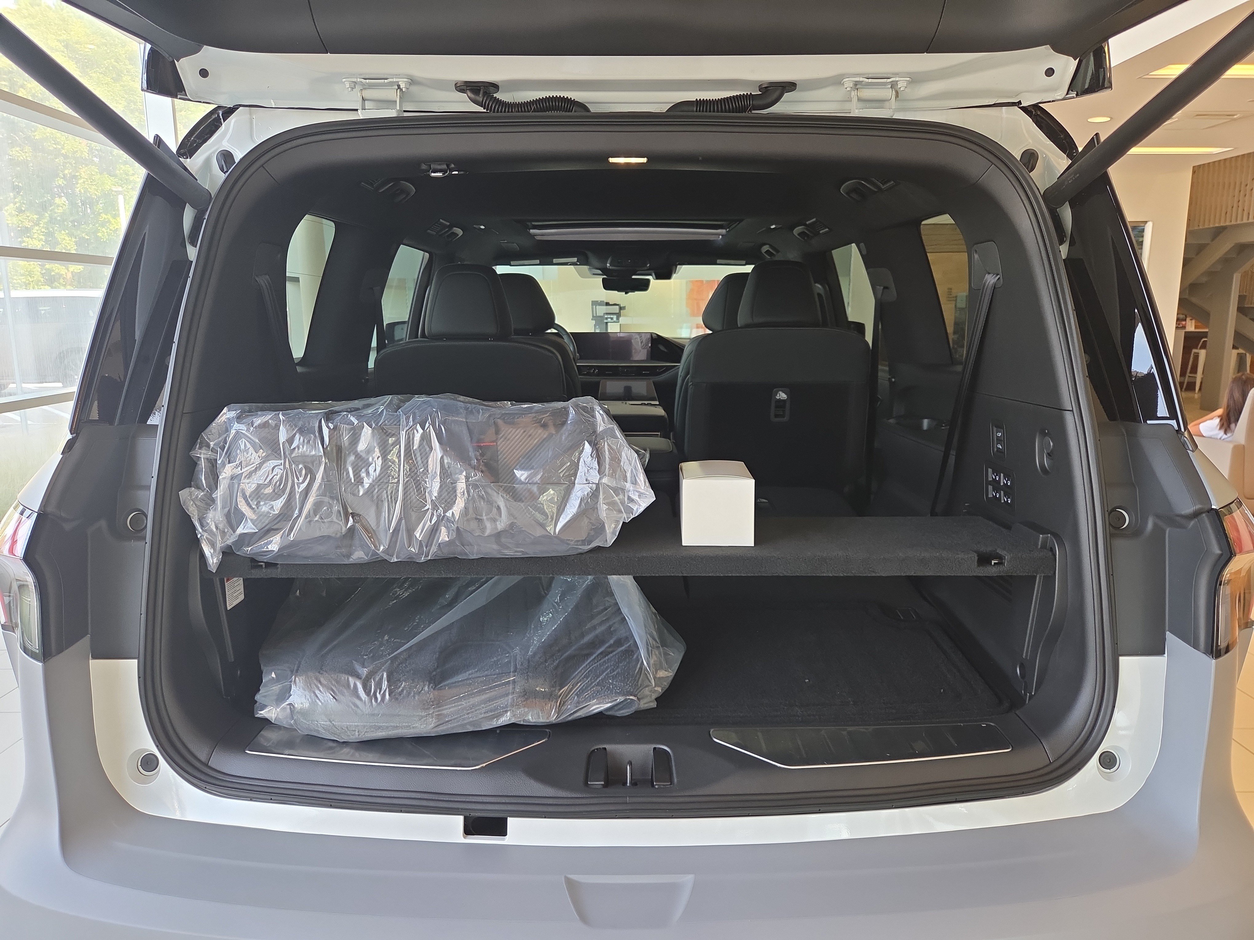 Used 2026 INFINITI QX80 Autograph w/ Premium Cargo Package AWD/4WD image 16