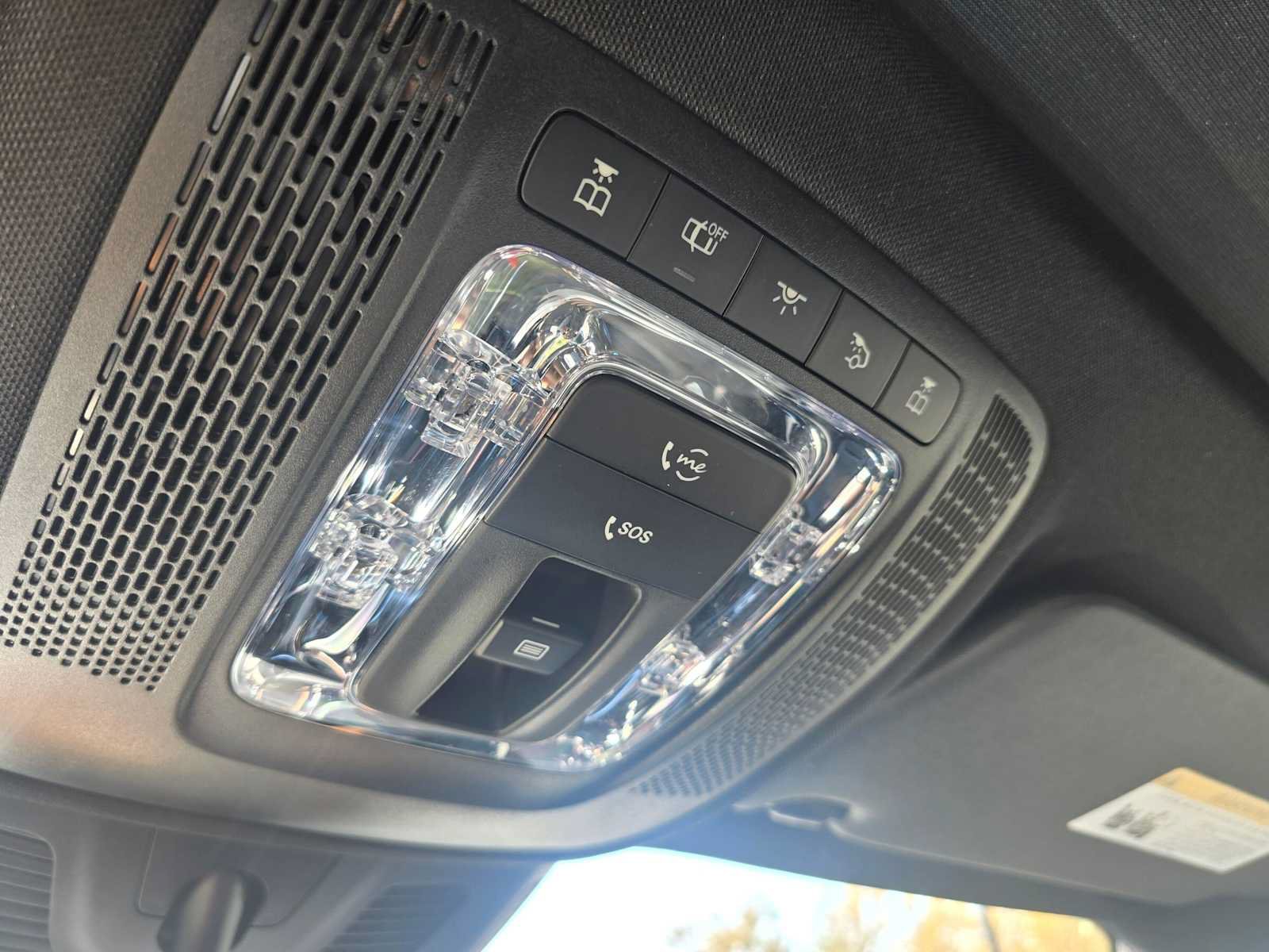 Used 2024 Mercedes-Benz GLB 250 4MATIC image 34