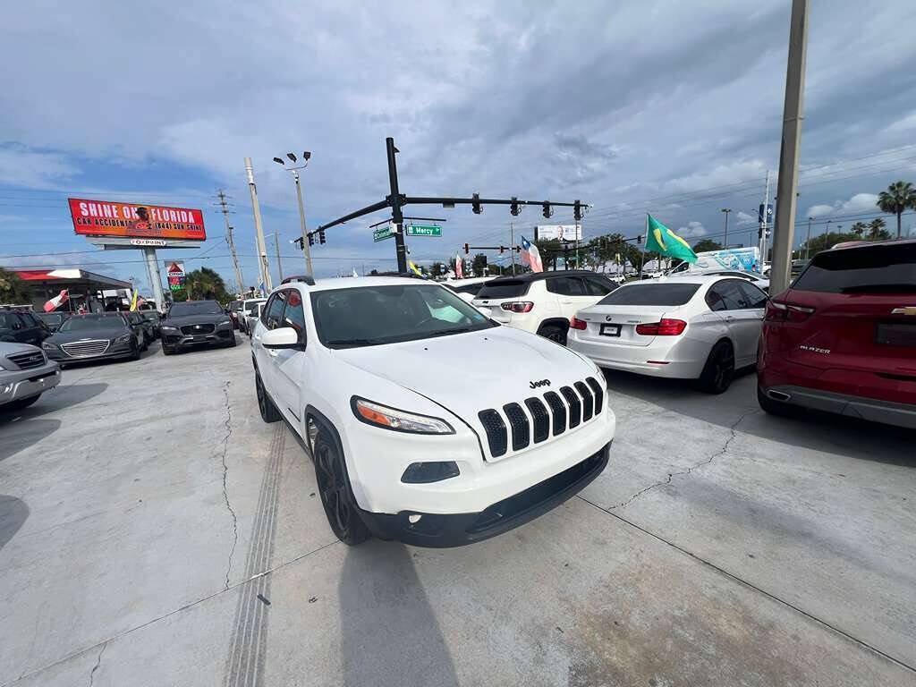 Used 2016 Jeep Cherokee Latitude w/ Cold Weather Group FWD image 12