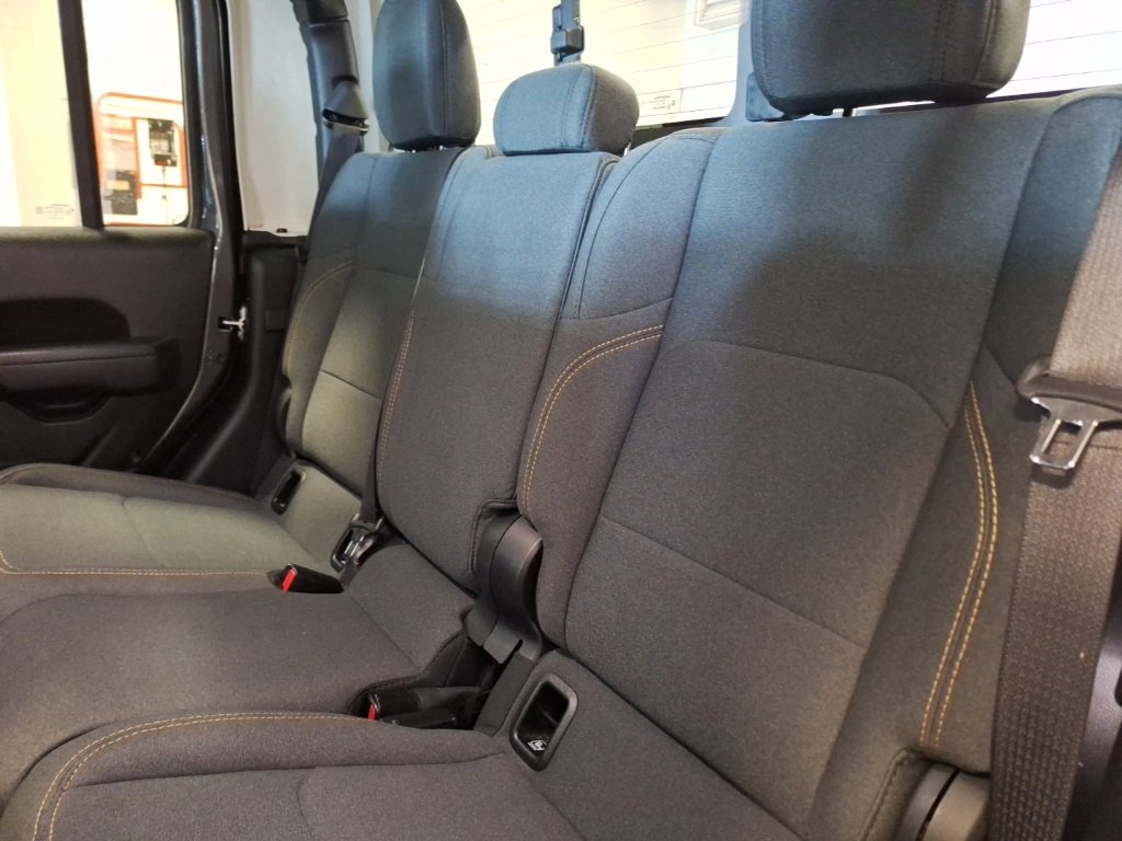 Used 2024 Jeep Gladiator Sport image 21