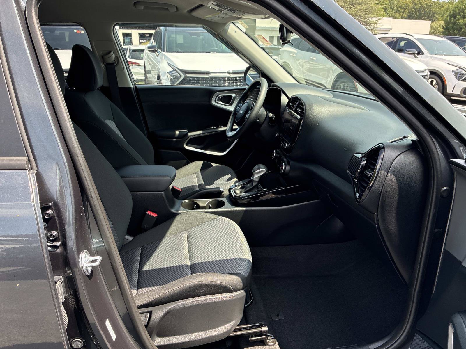 Used 2025 Kia Soul S FWD image 9