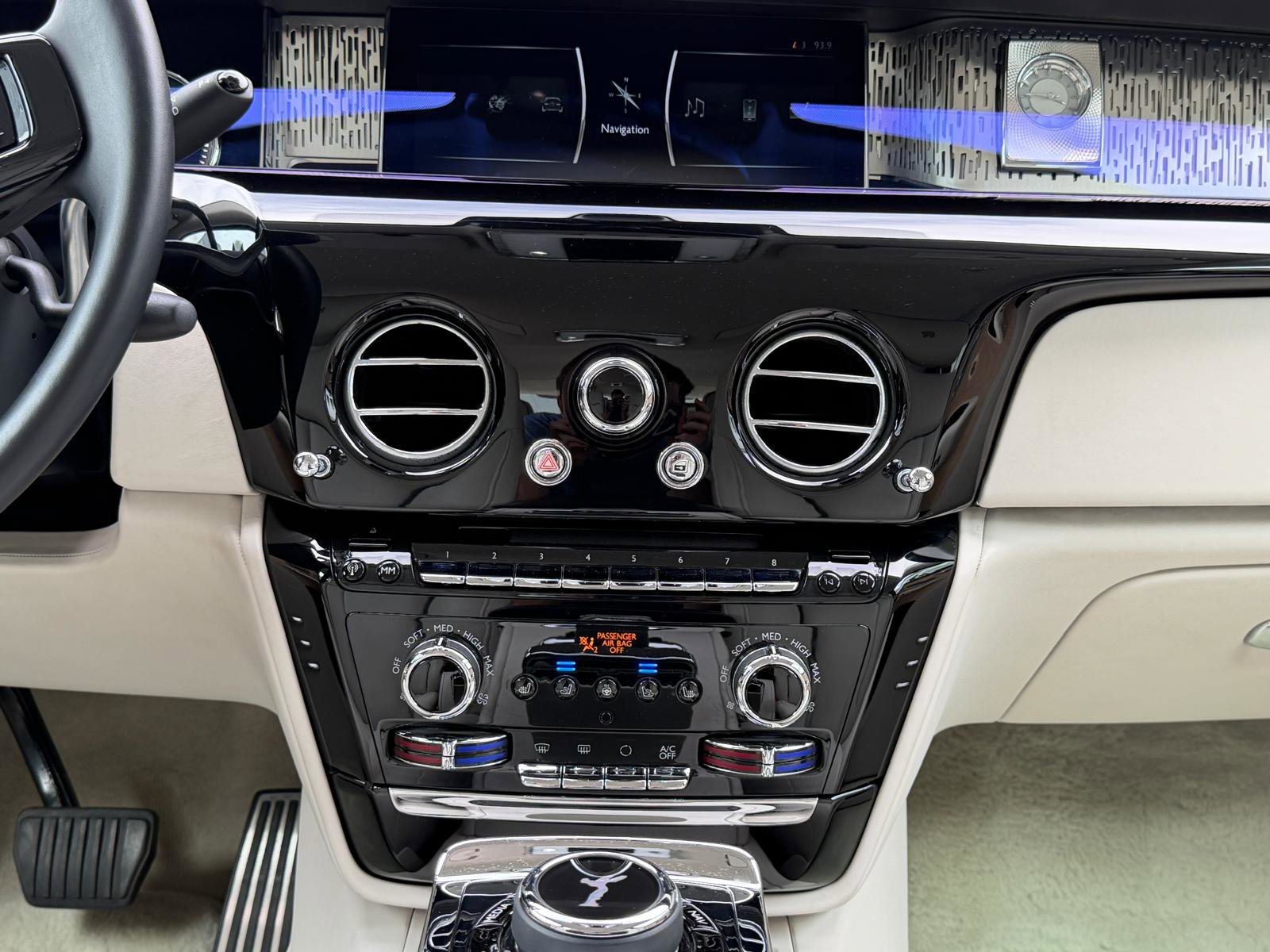 Used 2019 Rolls-Royce Phantom Sedan RWD image 40